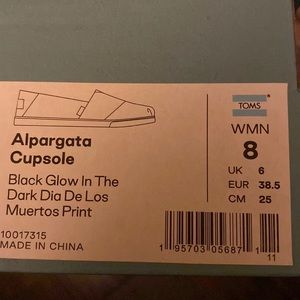 Brand new pair black glow in the dark Dia De Los Muertoes